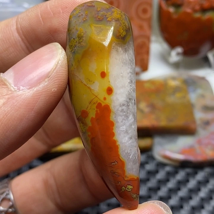 玛瑙/玉髓颈饰未镶嵌三**￥