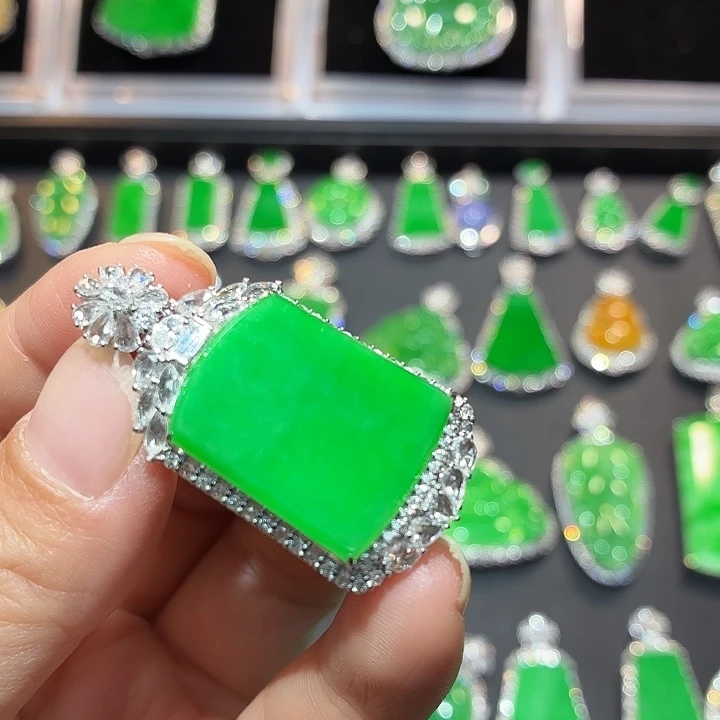 翡翠18K金镶嵌吊坠(不含链)翡翠