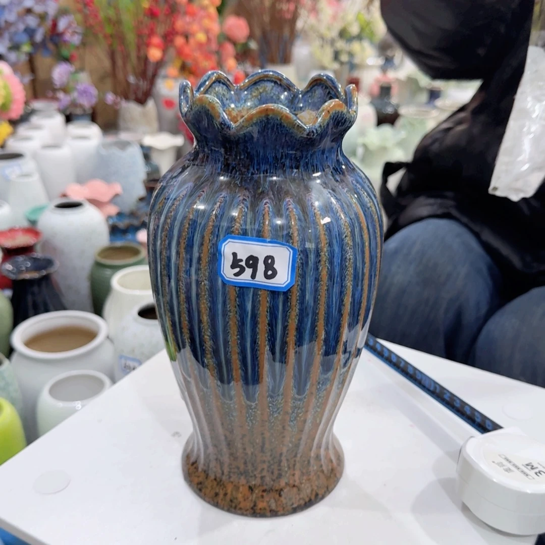 598号陶瓷高24厘米微瑕一个