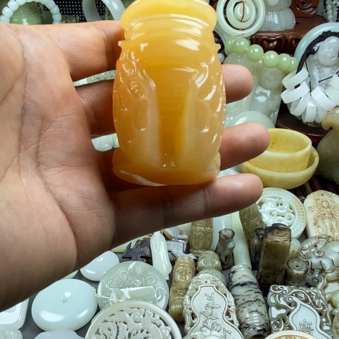 用****和田玉（糖玉）未镶嵌颈饰