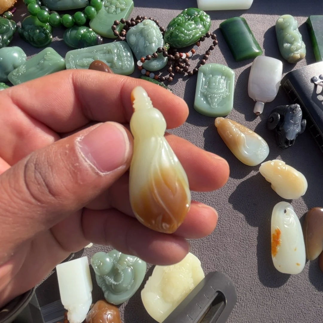 和田玉未镶嵌颈饰