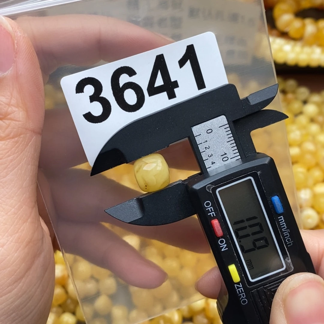 蜜蜡珠宝奇石未镶嵌