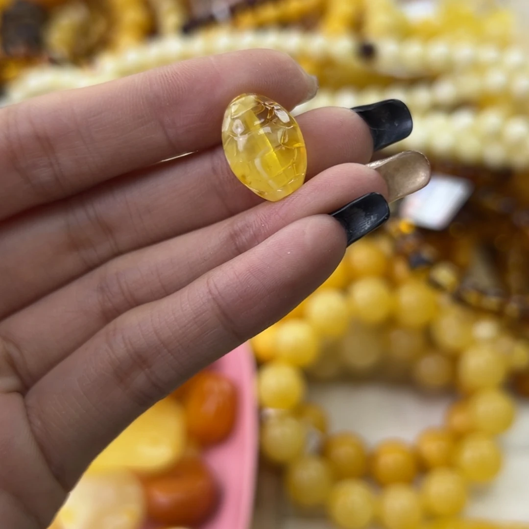 琥珀珠宝奇石未镶嵌