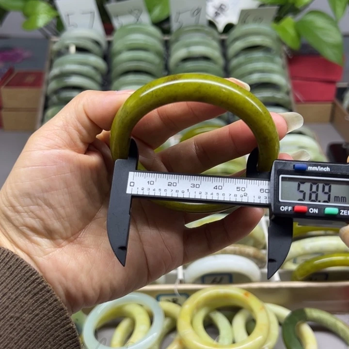 蛇纹石玉未镶嵌手镯77