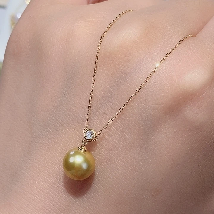 18K金镶嵌海水珍珠颈饰