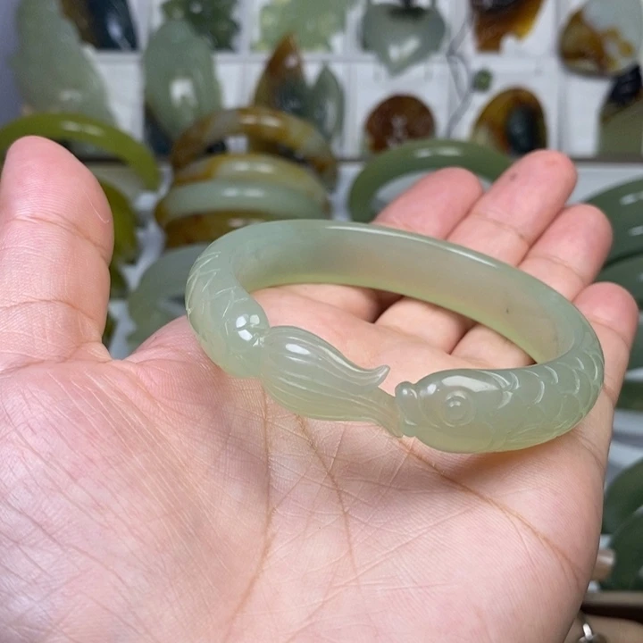 蛇纹石玉手镯未镶嵌