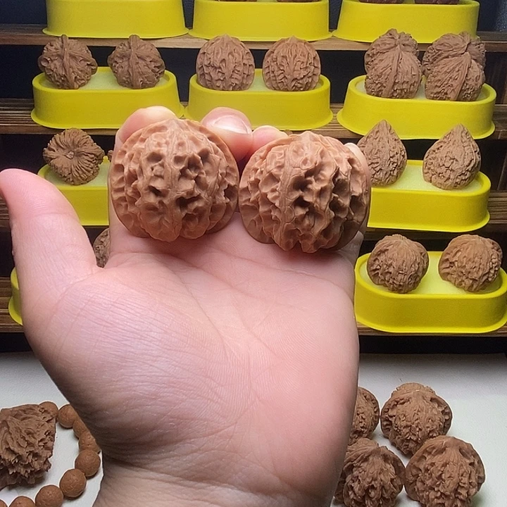 龙脊菩提把件文玩核桃40尺苹果园