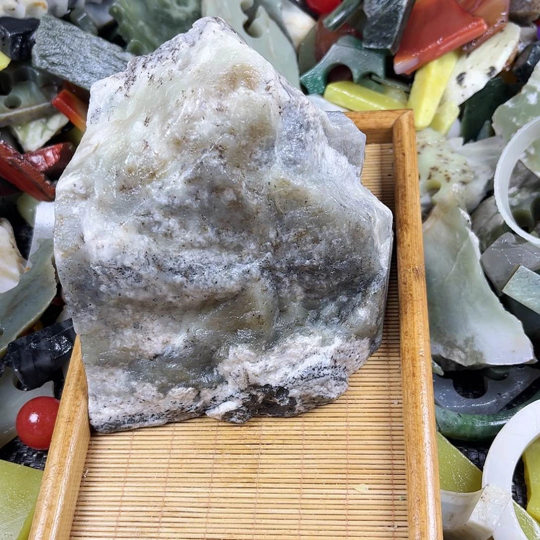 颈饰未镶嵌和田玉蛋****）