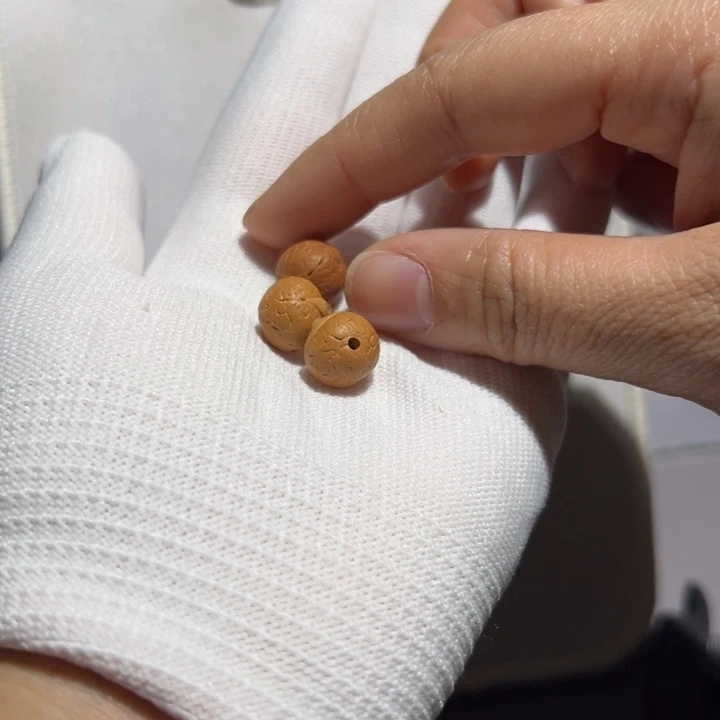 Z***月A554号龙顶珠顶珠