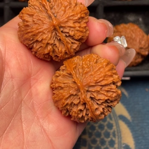 文玩核桃吊坠秦岭野生核桃