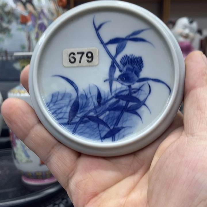 景德镇釉中青花陶瓷花瓶