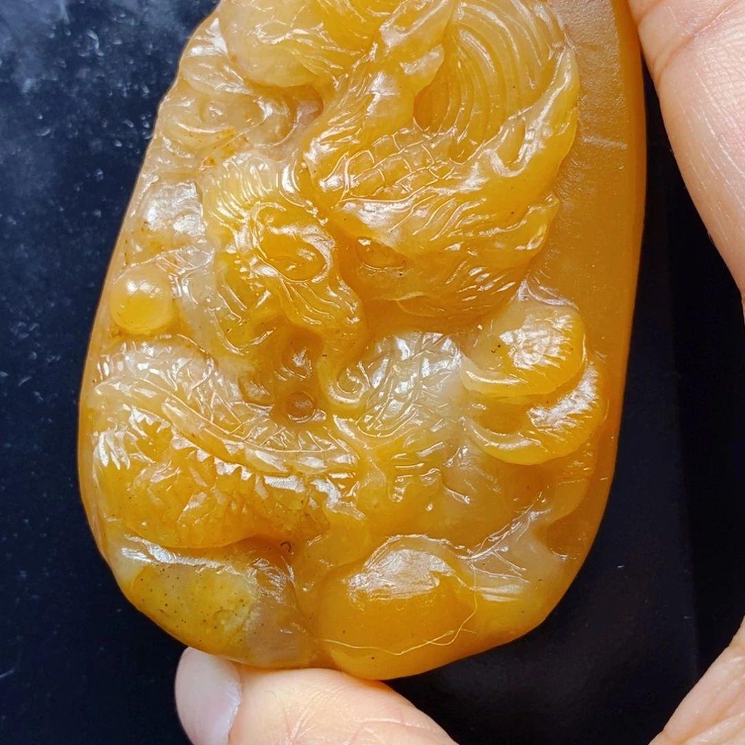 石英质玉（黄龙玉）未镶嵌颈饰