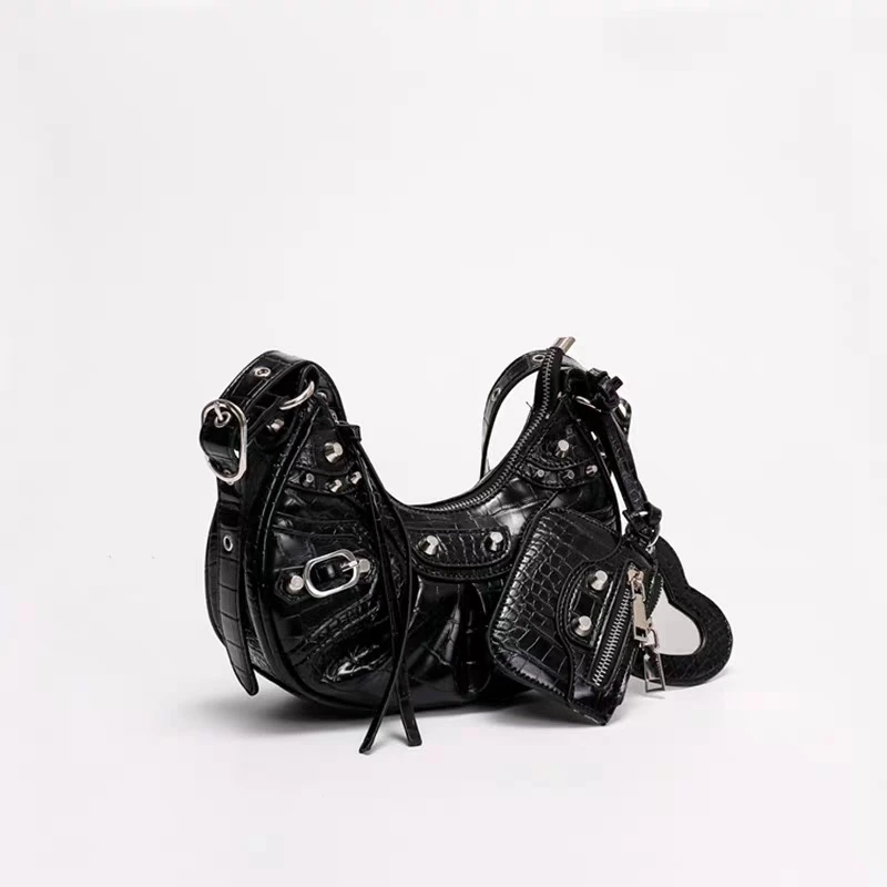 女包2025年新款机车包腋下包辣妹包铆钉流苏三合一褶皱包单肩斜挎