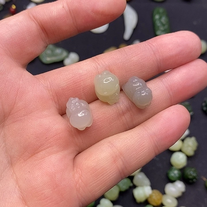 和田玉颈饰未镶嵌艾**景拍一发一随机发