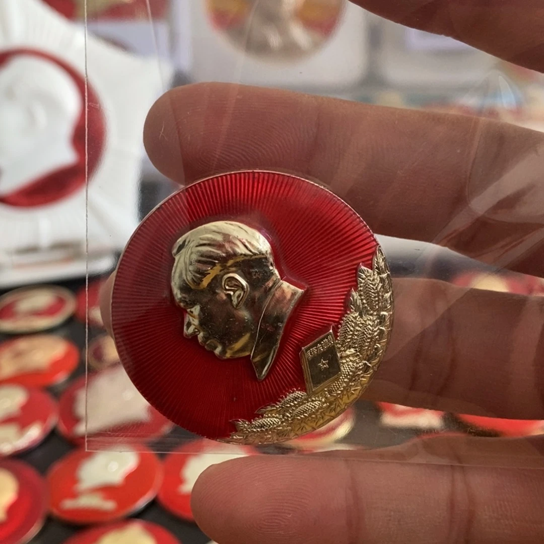 铝美**生红色纪念章文像选集葵花。