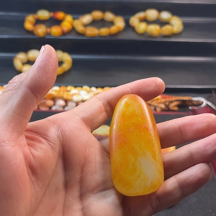 欣***行颈饰未镶嵌和田玉
