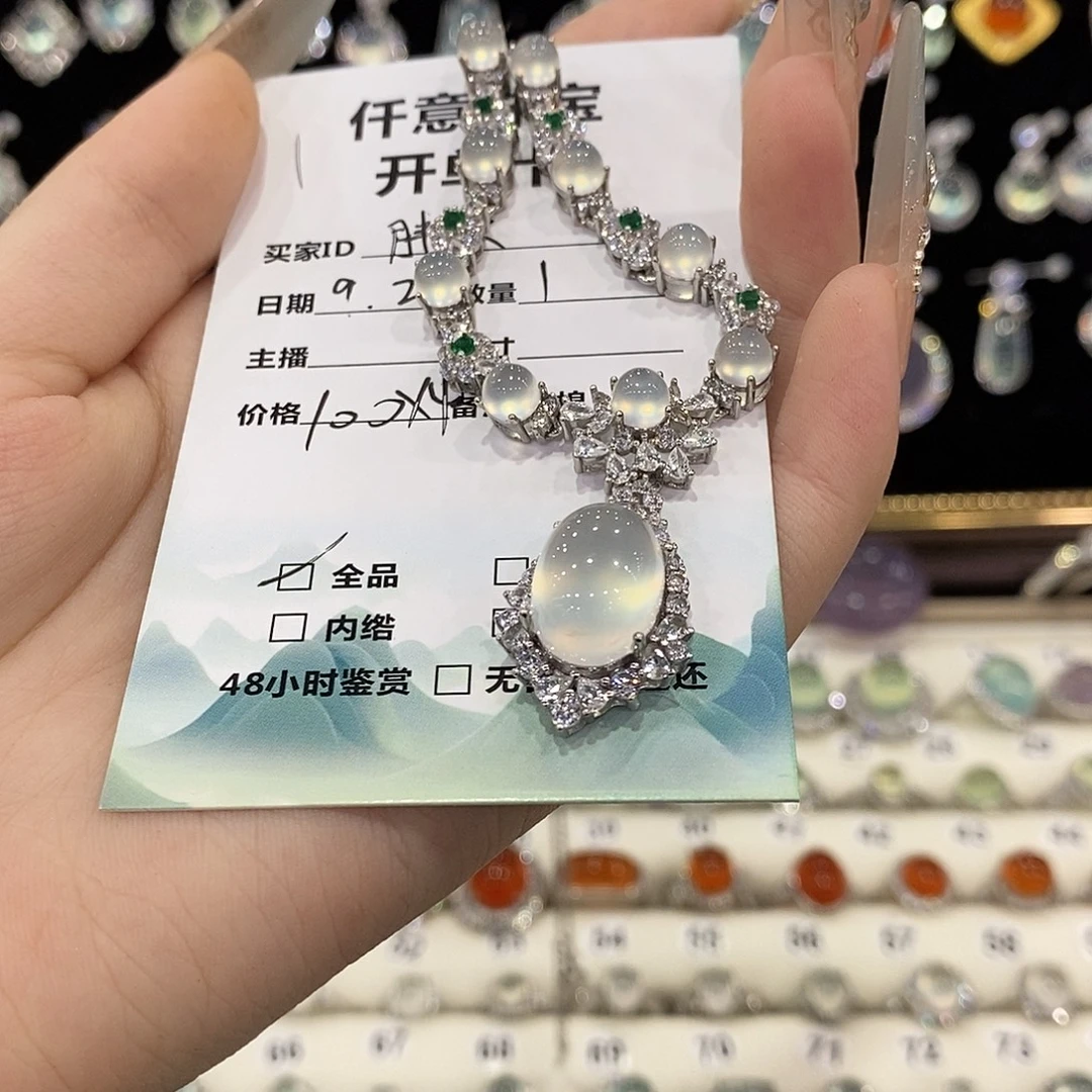 胖***鱼银S925镶嵌蛇纹石玉颈饰