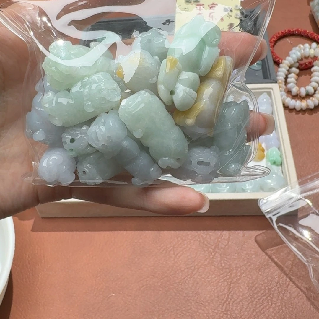 未镶嵌挂件翡翠福利1个，不包邮，拍邮费发货