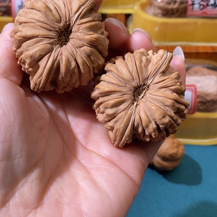 文玩核桃吊坠阿*°华坤龙