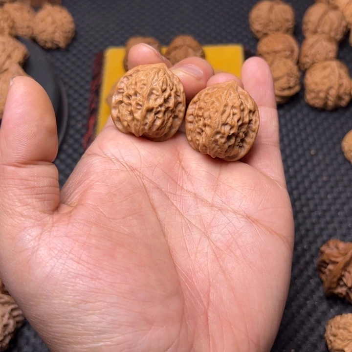 文玩核桃吊坠野生白蛇骨