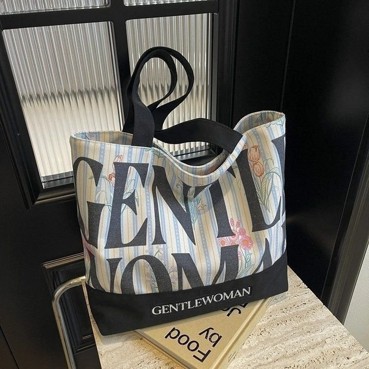 时尚手提字母帆布包包女新款小众大容量大学生通勤单肩托特包休闲