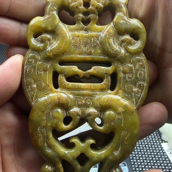 杨***凯和田玉未镶嵌挂件