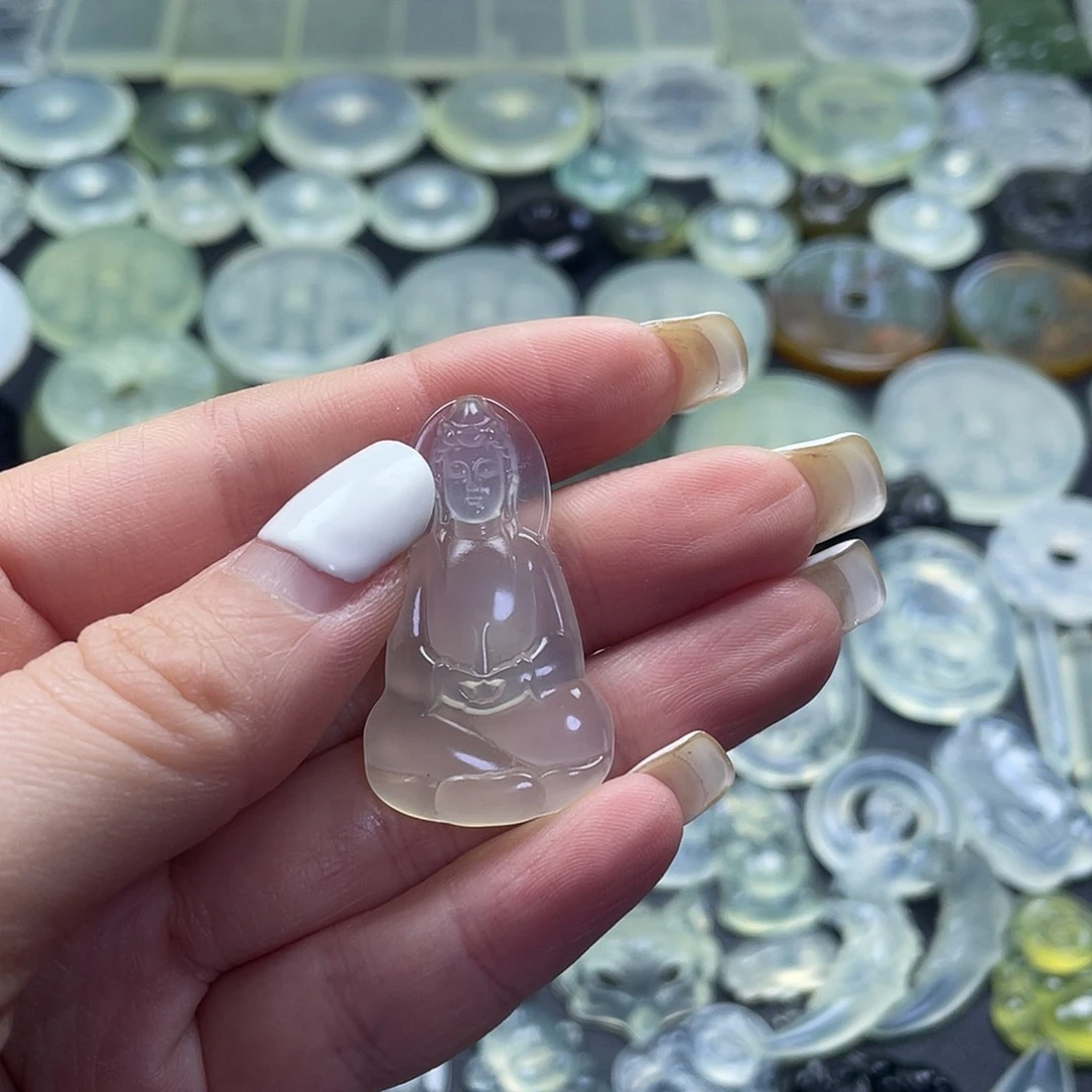 岫玉未镶嵌颈饰素衣