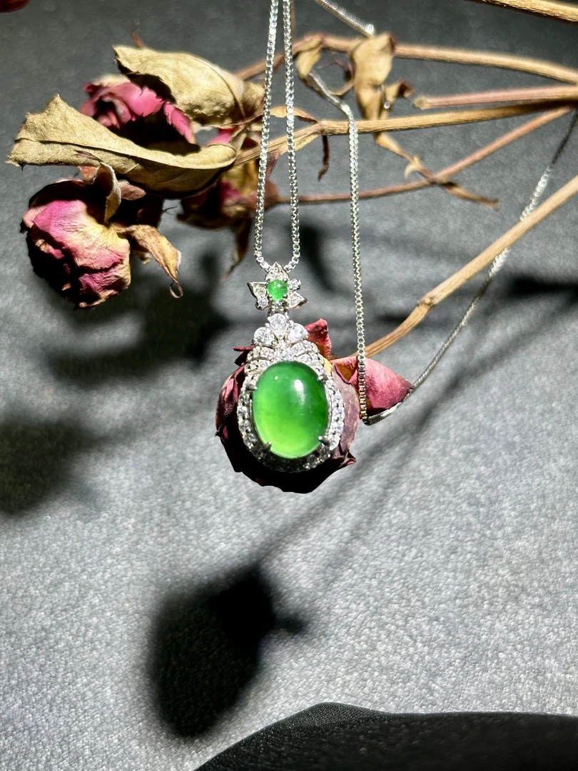 S925银冰绿蛋面吊坠天然翡翠