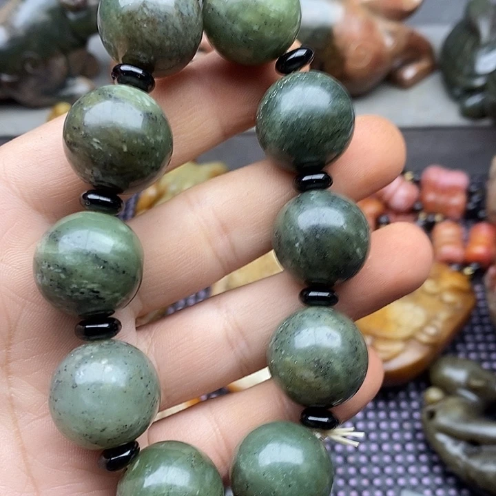 未镶嵌蛇纹石玉颈饰