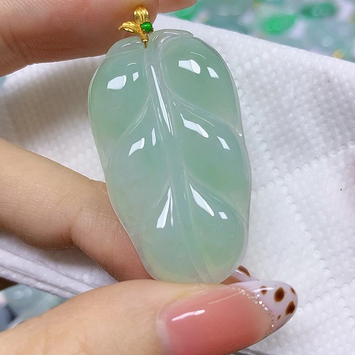 翡翠18K金镶嵌颈饰挂件
