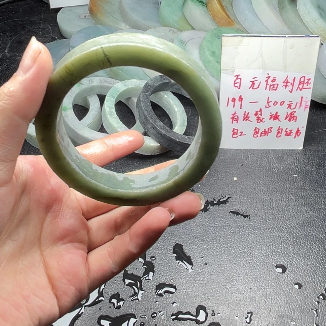 未镶嵌翡翠手镯定制翡翠