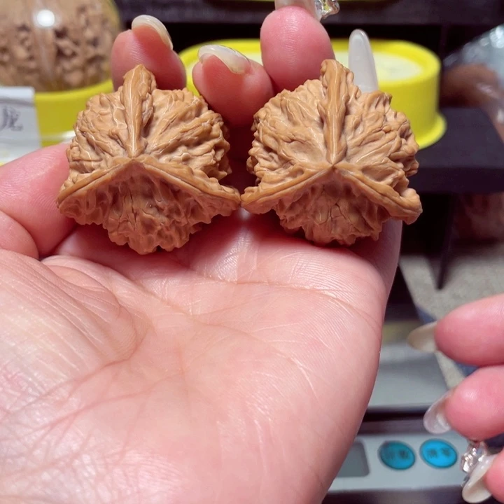 文玩核桃把件盘山公子帽三棱39