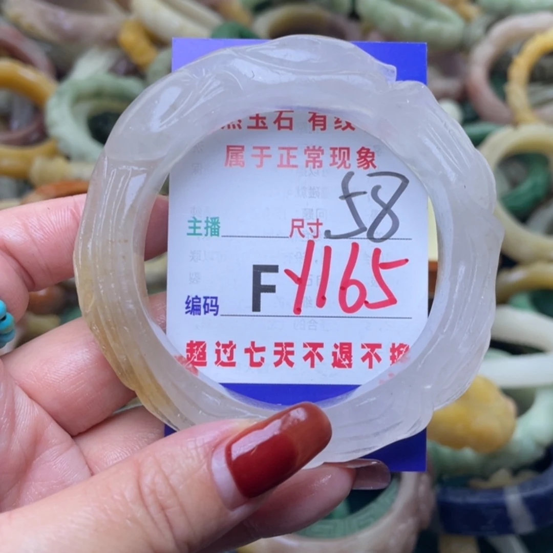【闪购商品】未镶嵌手镯（圆镯）石英质玉