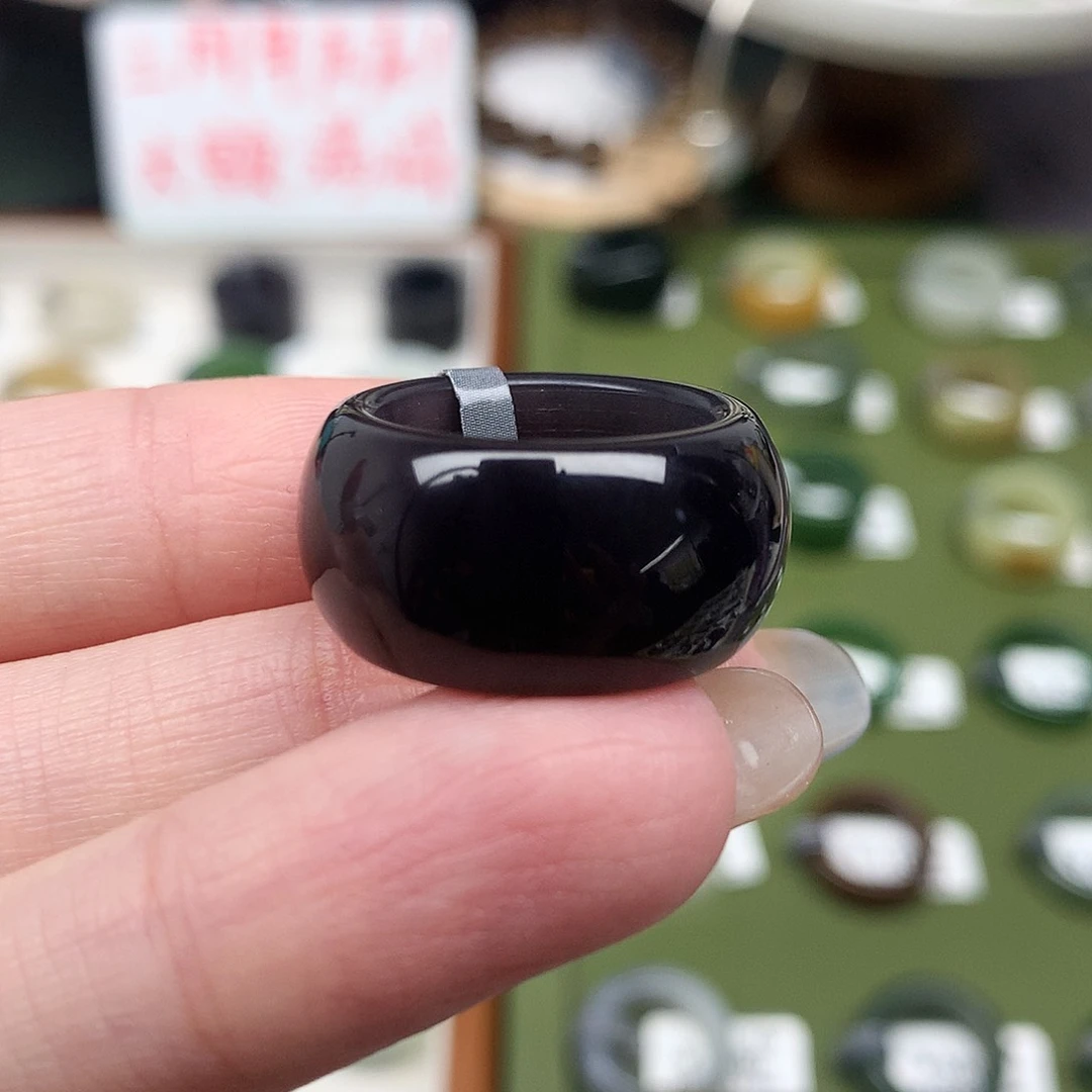 未镶嵌戒指和田玉