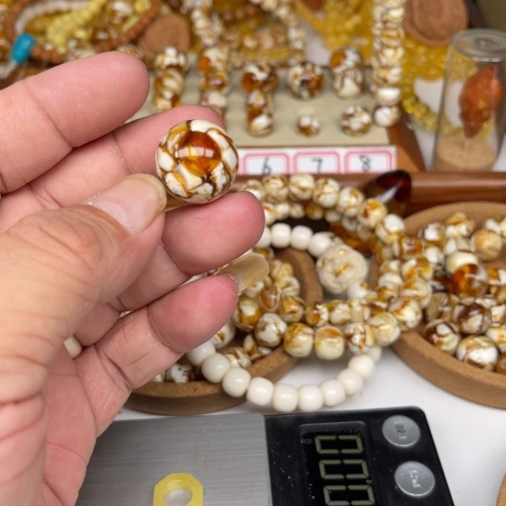 琥珀裸石未镶嵌哪*晨37号