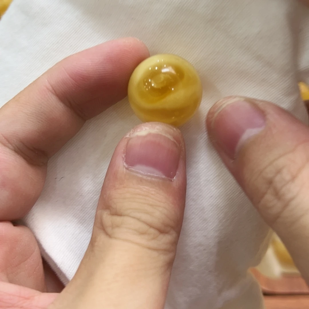 蜜蜡未镶嵌珠宝奇石