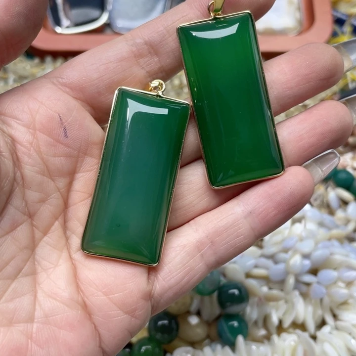 玛瑙/玉髓合金珠宝半成品一个21x45m绿玛瑙吊坠