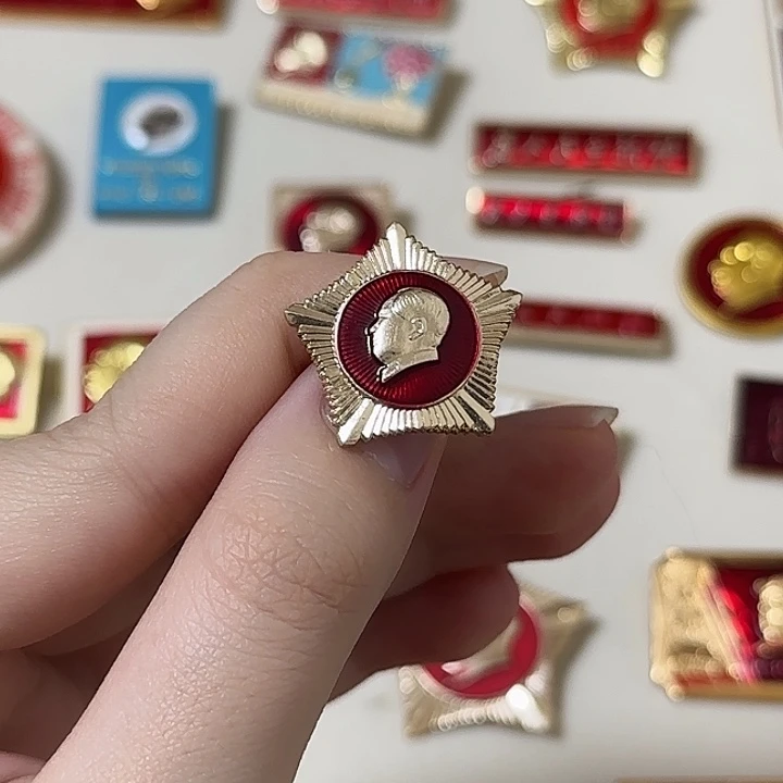 清***间红色收藏直播像章