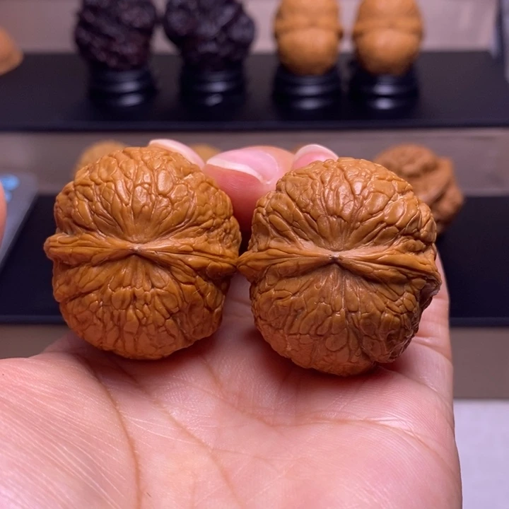 文玩核桃把件金蟒蛇皮球25
