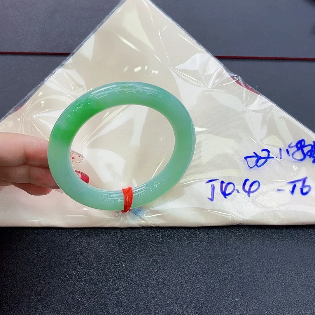 翡翠手镯未镶嵌手镯54/56圈口