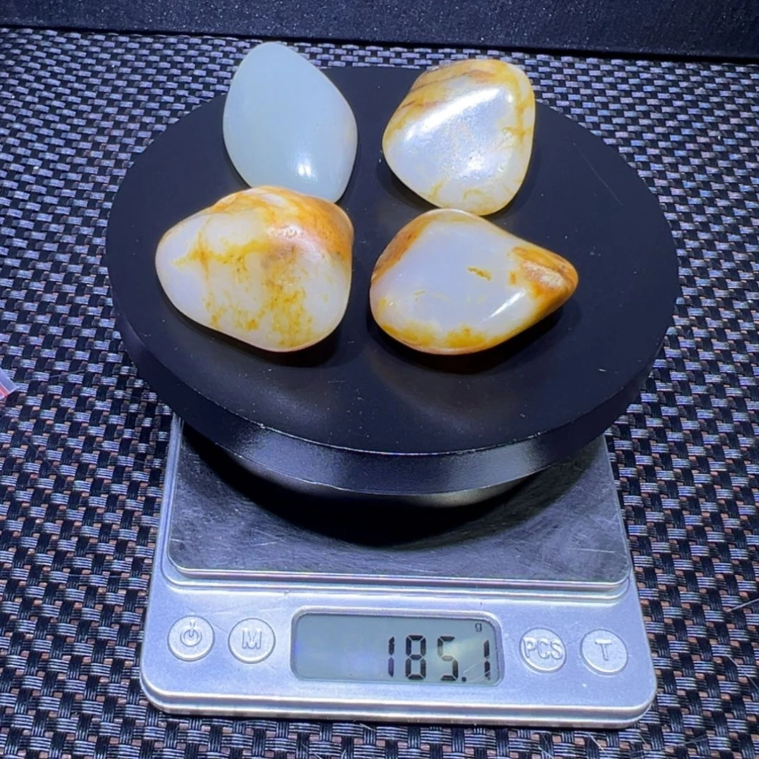 吊坠(不含链)未镶嵌和田玉（子料）185