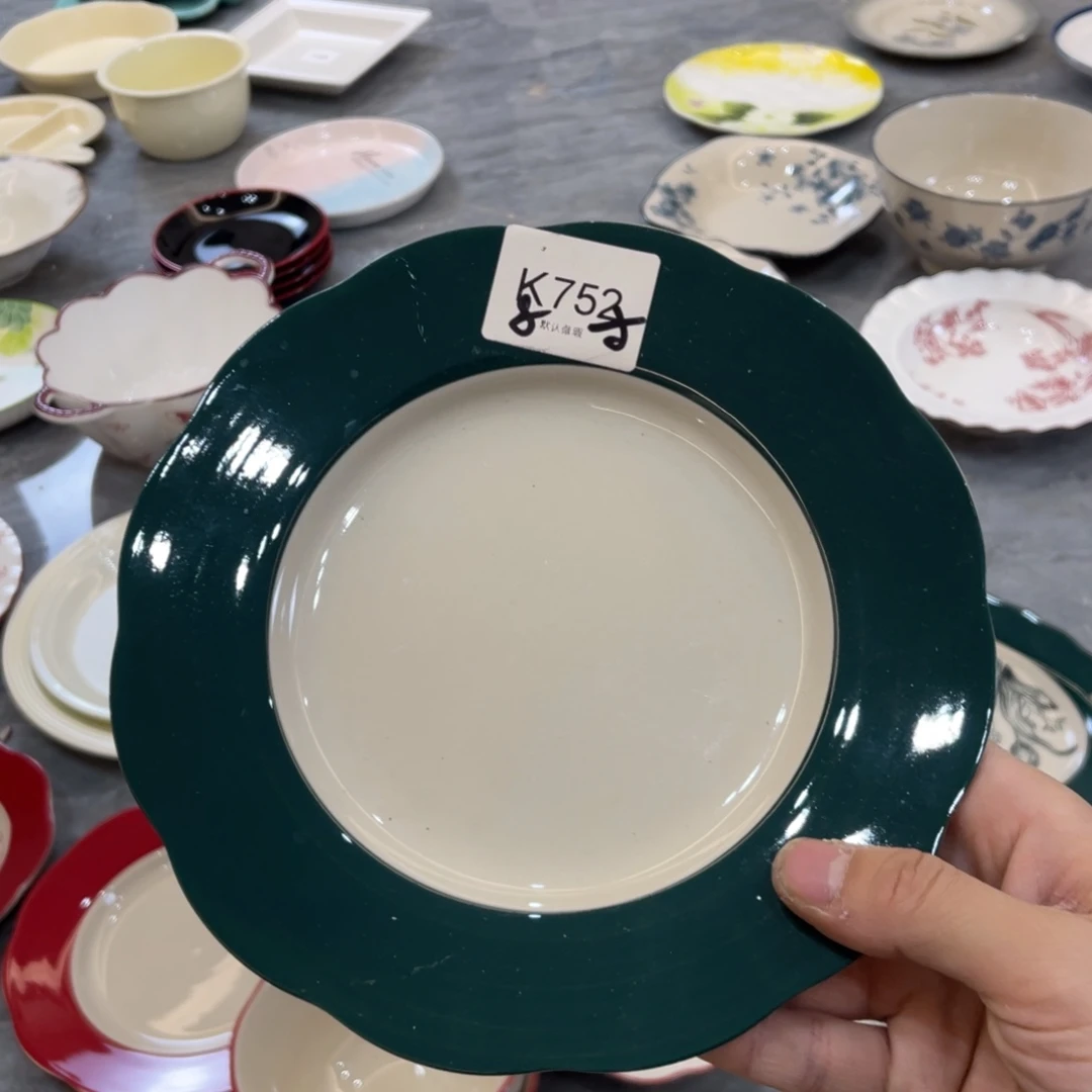 陶瓷微瑕餐具介意勿拍，满18飞！