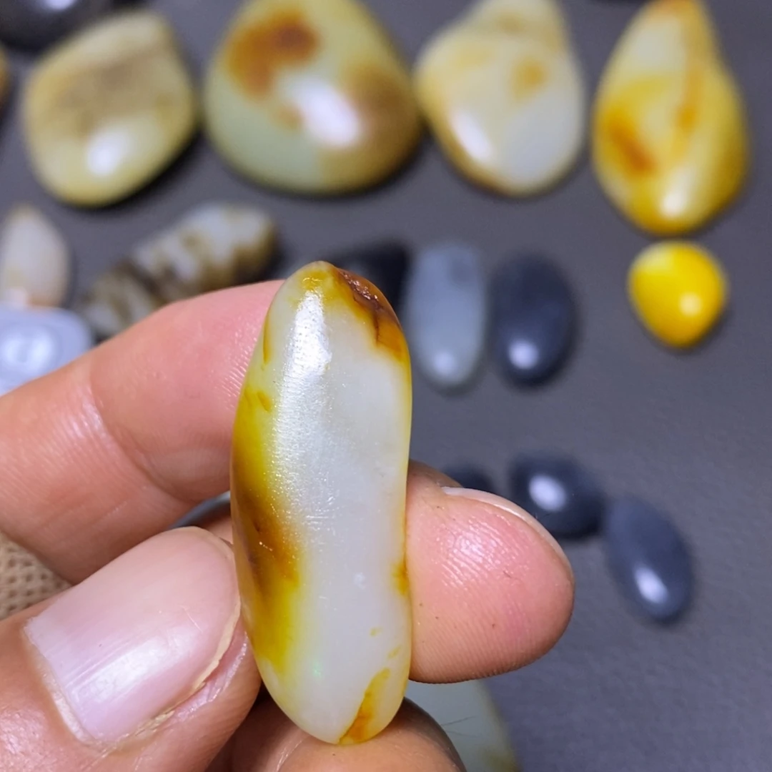 和田玉（糖玉）未镶嵌挂件