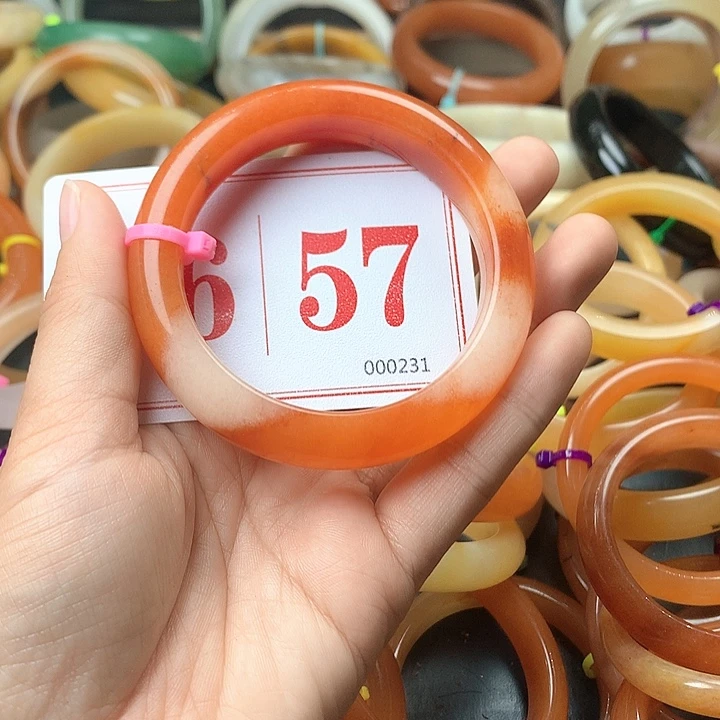 未镶嵌石英质玉（黄龙玉）手镯