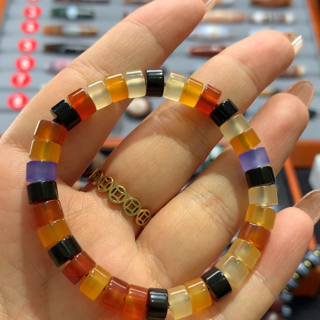 玛瑙/玉髓未镶嵌颈饰藏*