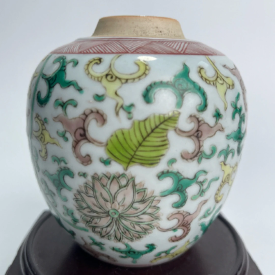 五彩缠枝莲罐 H8175