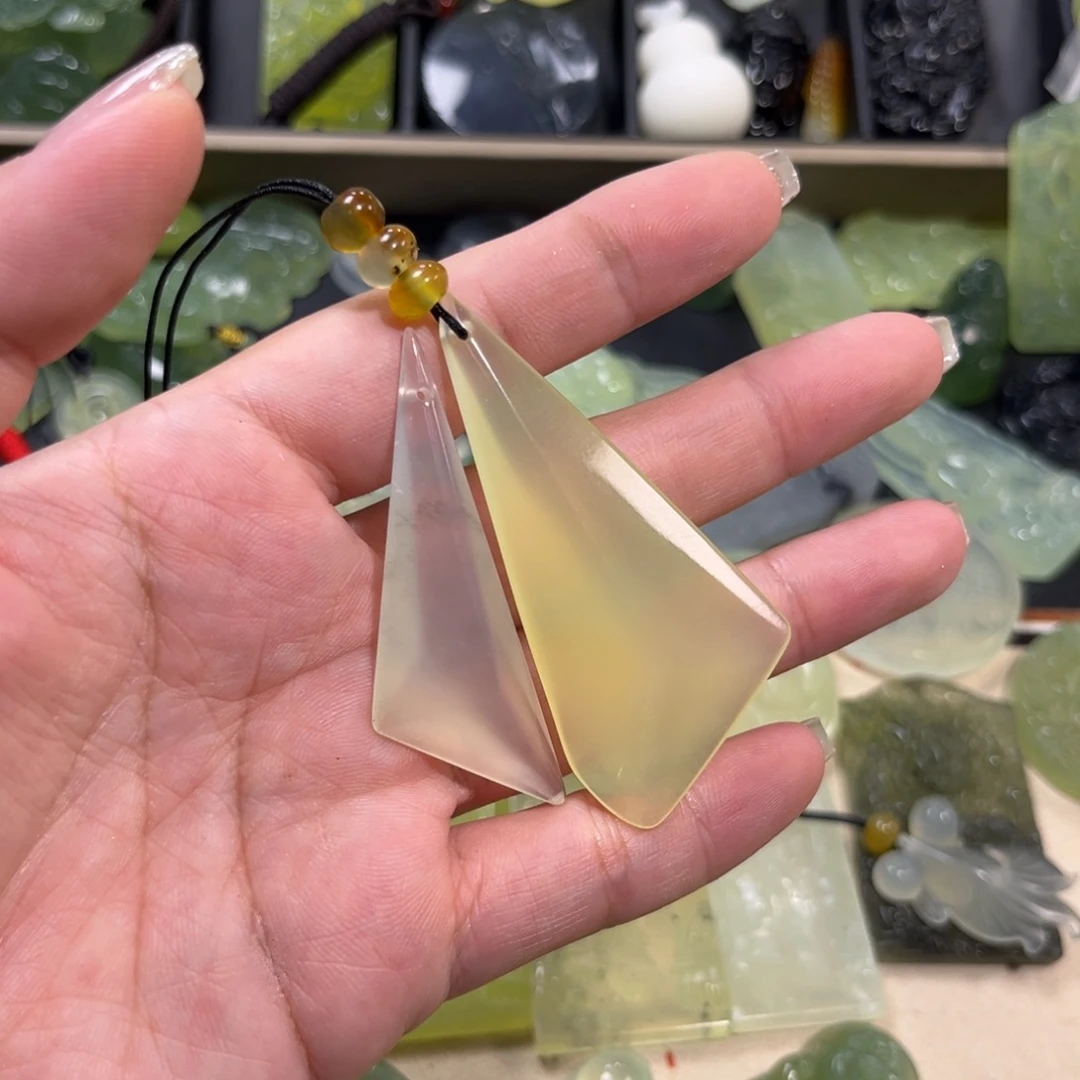 梗***哥蛇纹石玉未镶嵌颈饰