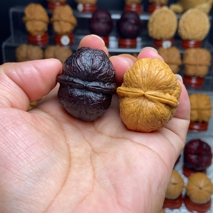 文玩核桃把件双色元宝38