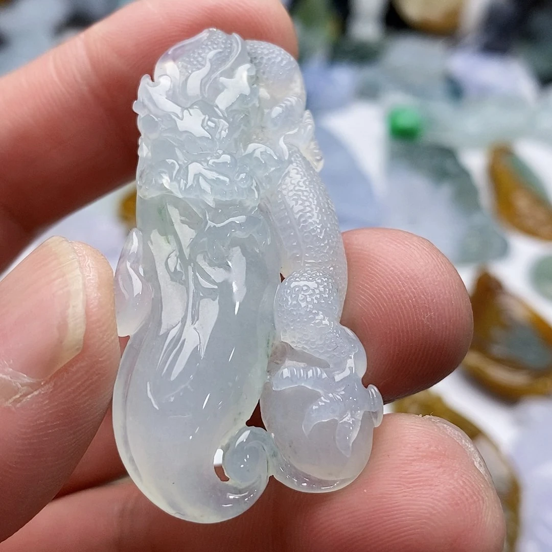 翡翠颈饰未镶嵌龙