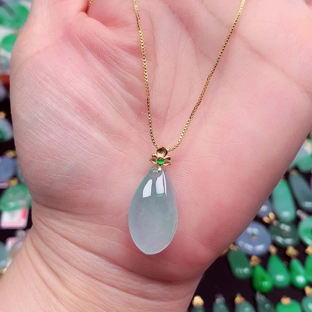 翡翠18K金镶嵌颈饰